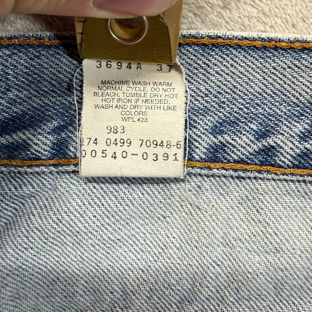 Vintage Levi's 550 Mens 42x32 Blue Relaxed Fit Light Wash 90s Denim Brown Tab - Picture 11 of 12